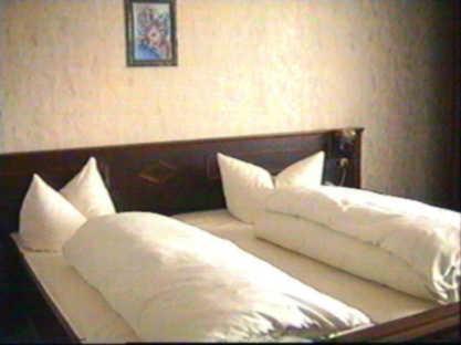 Hotel Restaurant Zur Krone Obersuhl Chambre photo